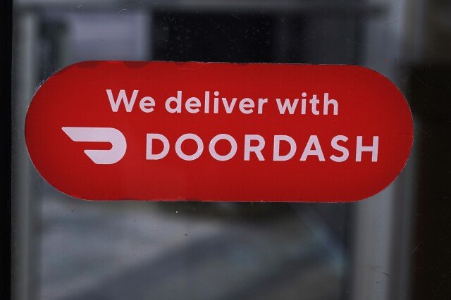 DoorDash تسجل طلبات وإيرادات قياسية في الربع الثاني حتى مع تباطؤ حركة حركة المطاعم في الولايات المتحدة